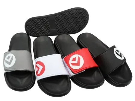 Infradito da uomo personalizzati da spiaggia estivi di nuovo design Pantofole da casa con suola in PE con cinturino in PVC da uomo Infradito con stampa personalizzata e logo da uomo